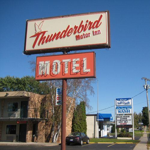 Thunderbird Motor Inn Baraboo Exterior photo